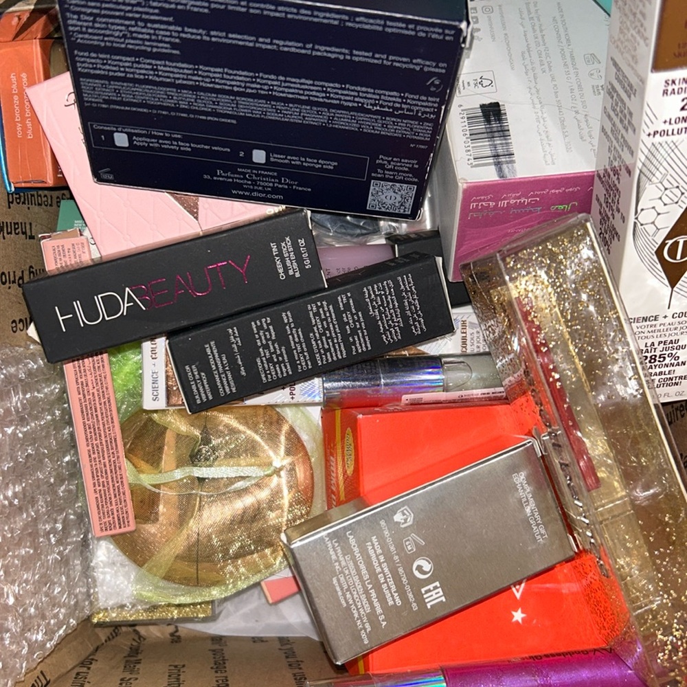 💕🫶🏽HIGH END MYSTERY BEAUTY BOX makeup and more!!